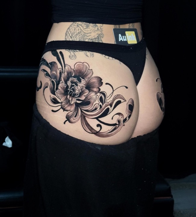 Cover-up, large-blackwork tattoo by Aurelio Dinorog III