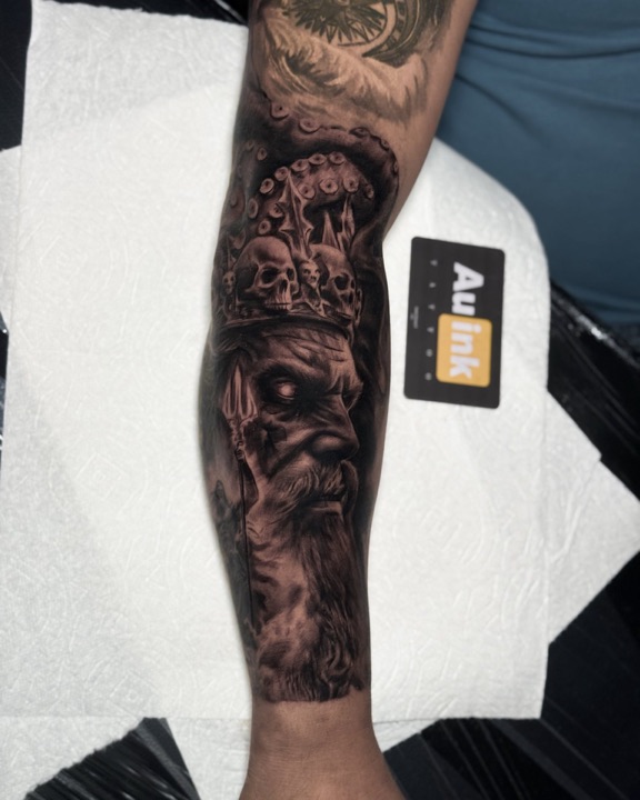 Sleeve continuation, large-blackwork tattoo by Aurelio Dinorog III